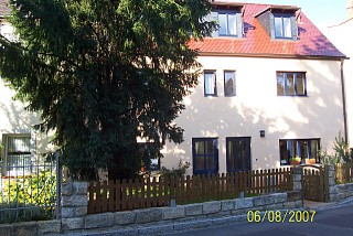 Ferienhaus / Ferienwohnung Frontansicht von der Straße